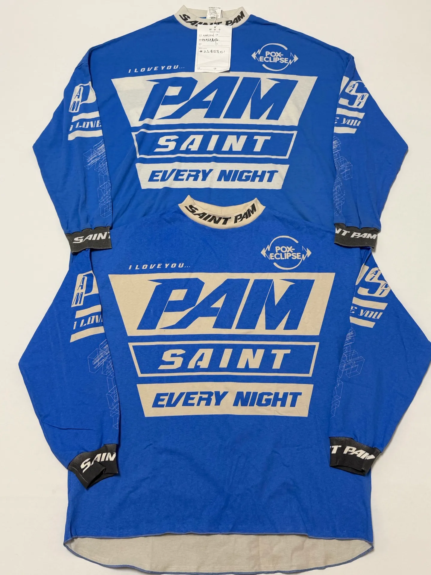 Pre-production paneling (the fabric is temporarily cut and the color is yellowish. The color of the bulk product may be modified) SAINT Mxxxxxx × P.A.M. PAM_LS TEE/SAINT PAM/BLU P.A.M. joint model blue PAM SAINT racing suit blue S-XL